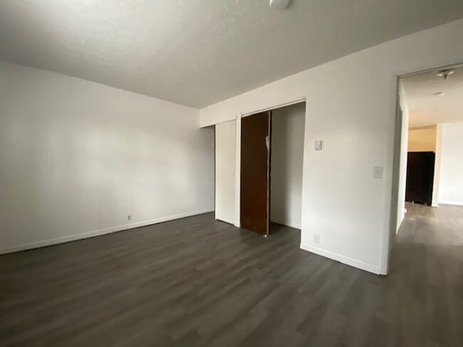 Building Photo - 847-849 E Northern Ave