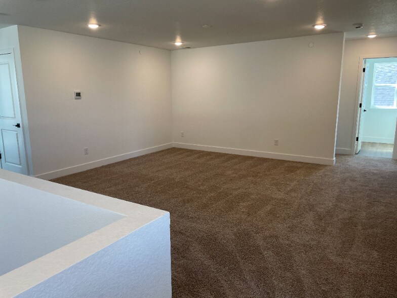 Building Photo - 2657 Mondt Ln