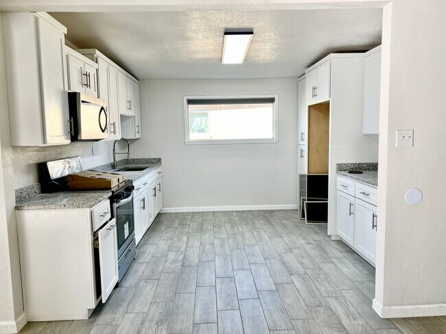 Building Photo - 9412 Beals St