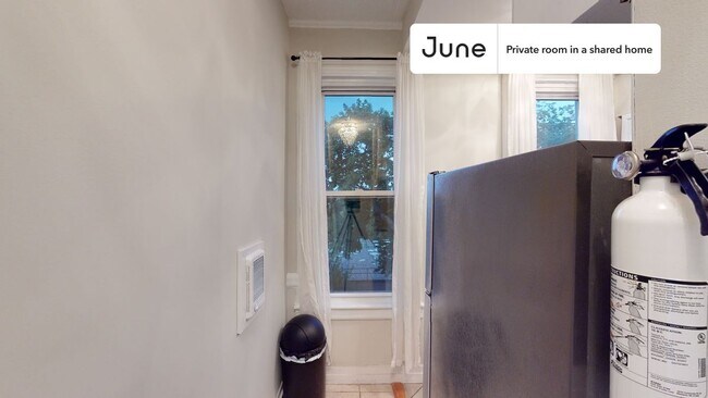Building Photo - Room in Shared 5 bed/2 bath home