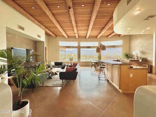 Building Photo - 11096 N Pusch Ridge View Pl