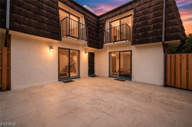 Building Photo - 1418 Park Shore Cir