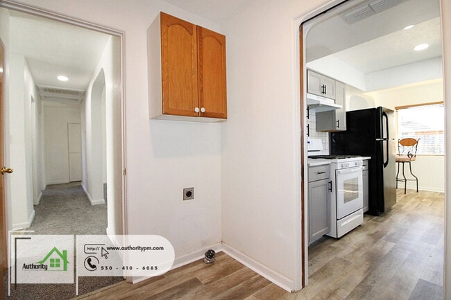 Building Photo - 2176 Oxford Rd