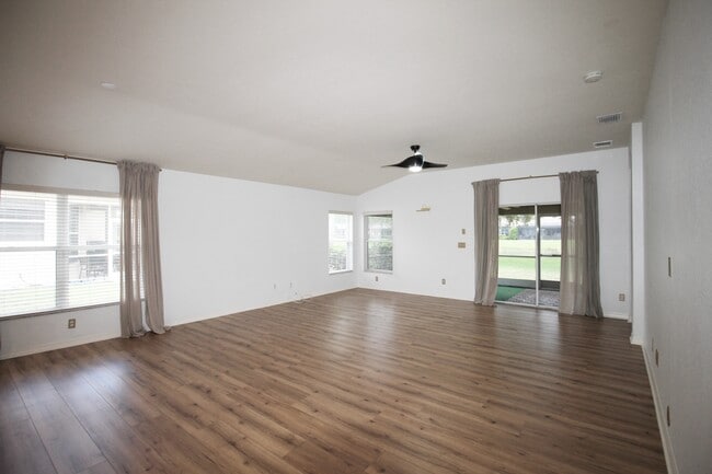 Building Photo - 6428 Waverly Green Way