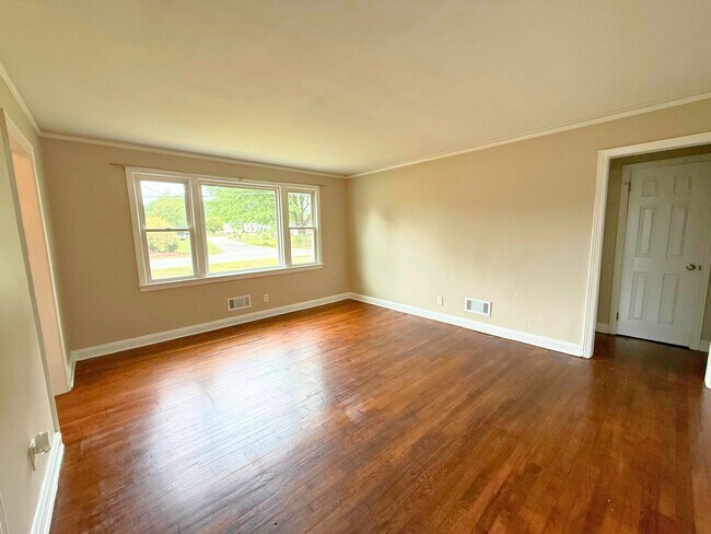 Building Photo - 12 Templewood Dr