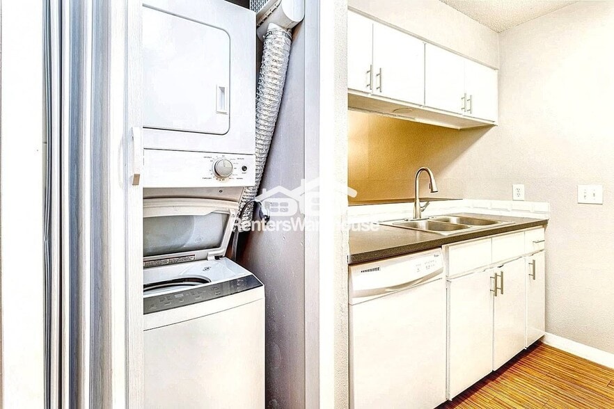 Building Photo - 4007 Avenue C