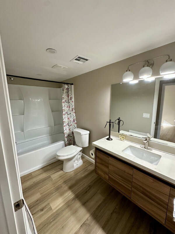 Building Photo - 2029 W Adams St