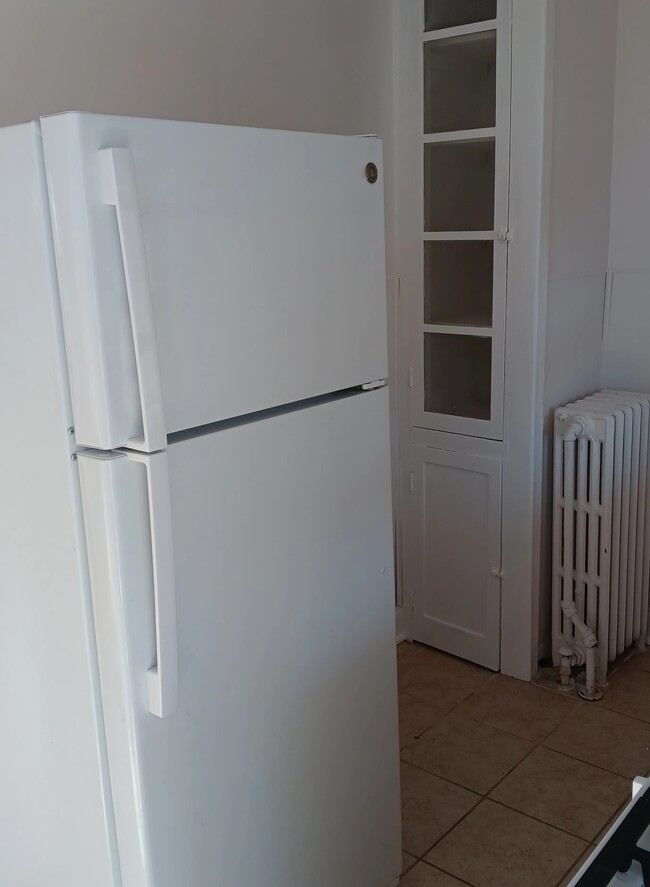 Kitchen - 1002 Pembroke Ave