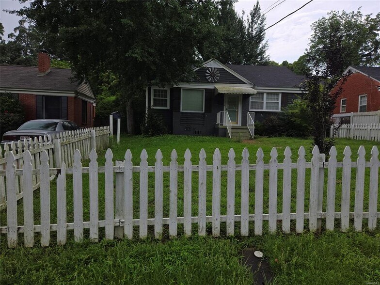 Primary Photo - 110 Oak Forest Dr