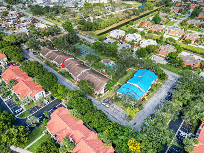 Building Photo - 3402 Gardens E Dr