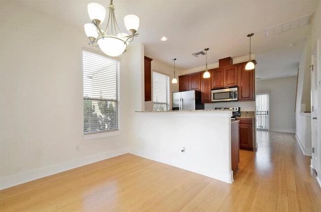 Building Photo - 13420 Lyndhurst St