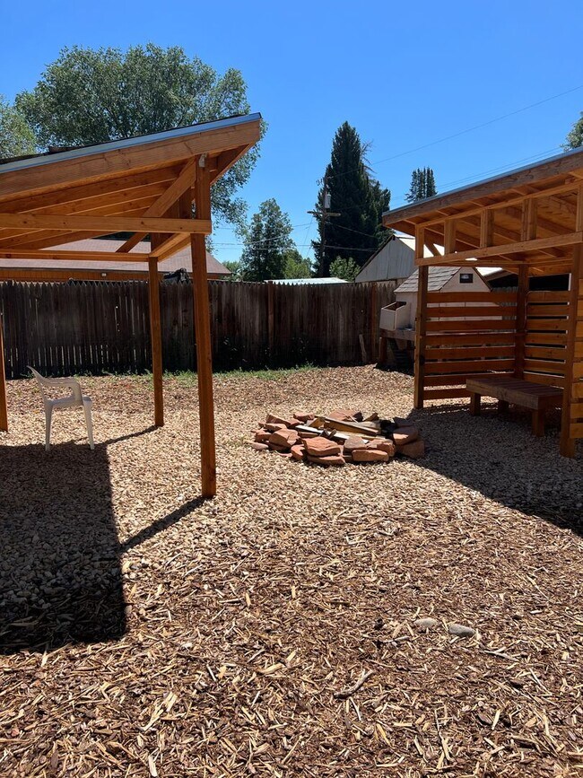 Building Photo - Dog Friendly Home in Heber!