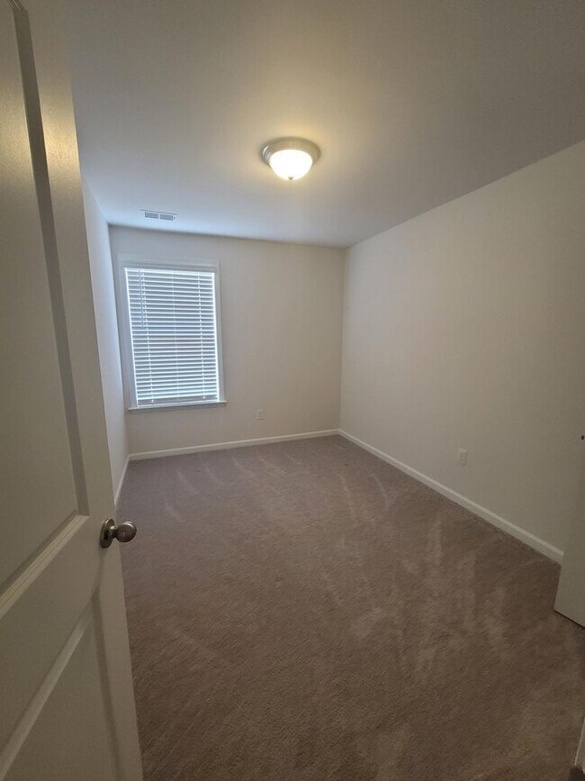 Building Photo - 153 Valley Creek Dr.