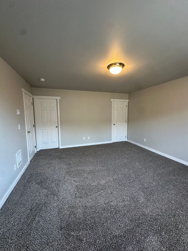 Building Photo - Juniper Ave 4-Plex (Juniper Prop.) - 02900-JUNI-00