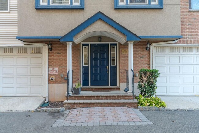 Building Photo - 620 38th St