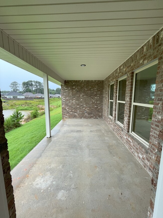 Building Photo - 118 Pne Lk Rd