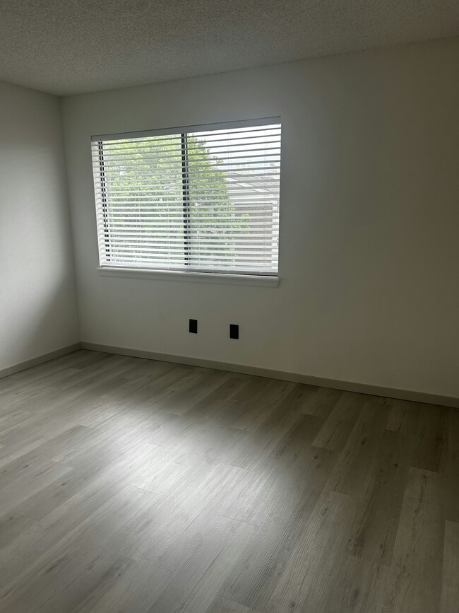 Building Photo - 2715 W 86th Ave