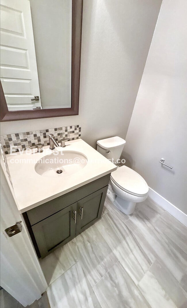 Building Photo - 404 Longden Ave