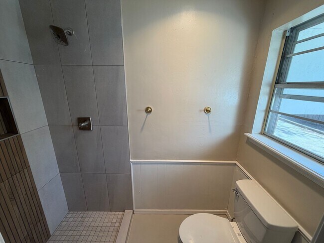 Building Photo - Beautiful 3bed/2.5bath Updated Westside Norman Home Available for Rent!