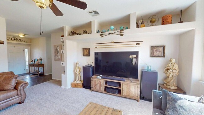 Building Photo - 3-Bedroom/2.5-Bathroom in Alamogordo, NM