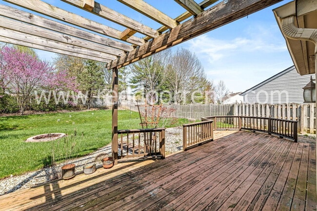 Building Photo - 1522 Lake Point Ln N