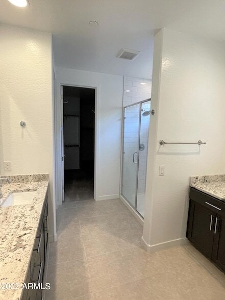 Building Photo - 9849 E Tahoe Ave