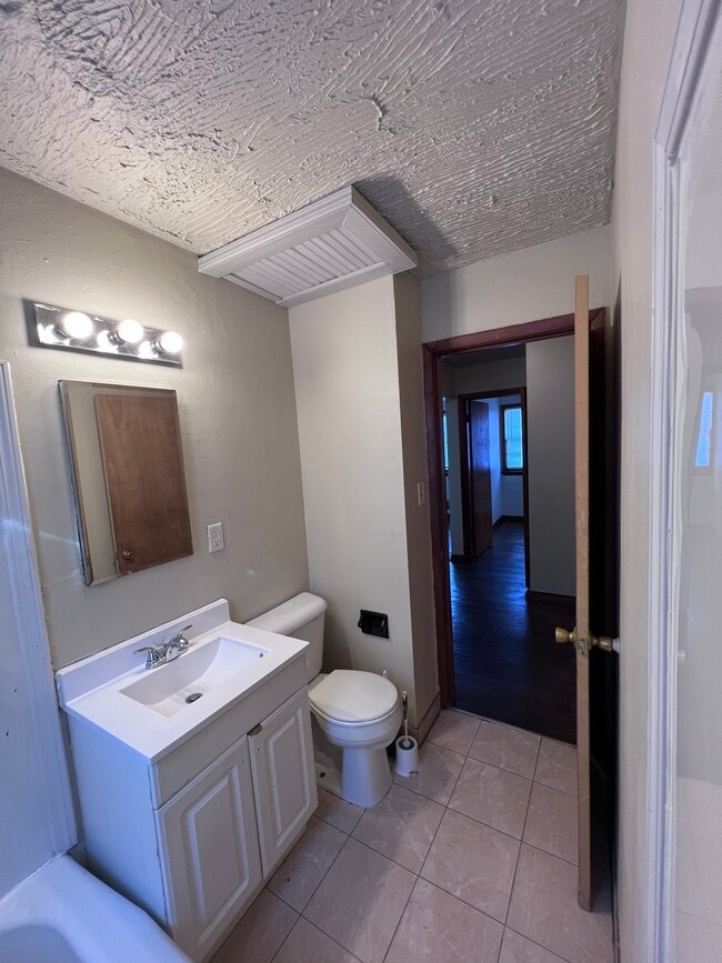 Building Photo - 5902 N 37th St