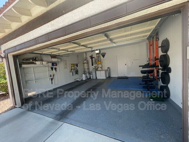 Building Photo - 9341 Lugo St