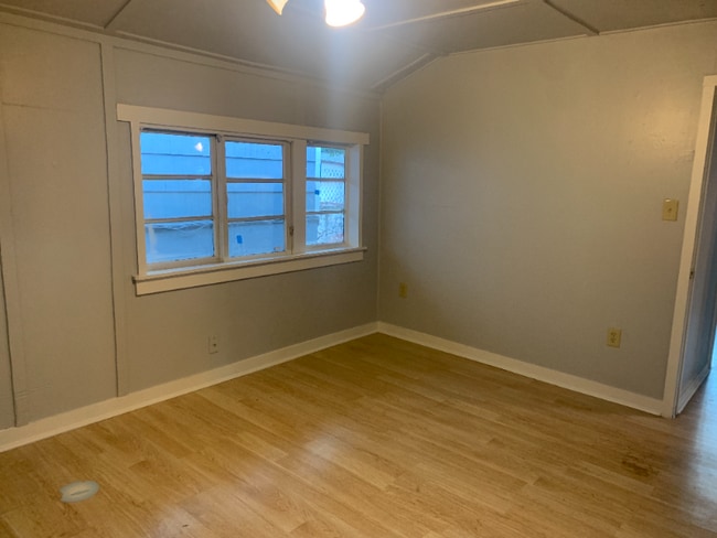 Building Photo - 1129 Magnolia Ave