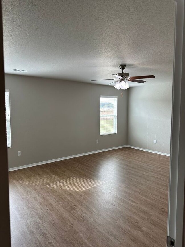 Building Photo - *Pre-leasing* NEWER Four Bedroom | Two Bat...