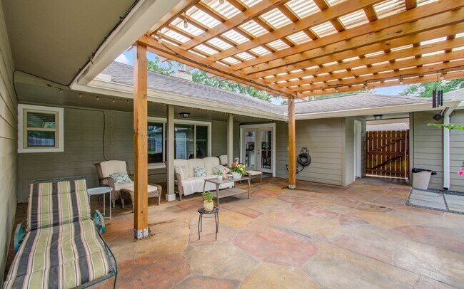 Building Photo - 9818 Emnora Ln