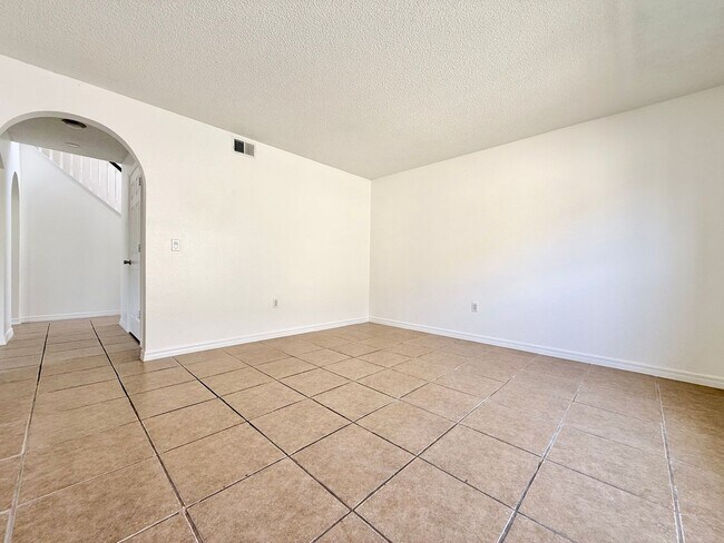 Building Photo - The perfect haven - 4Bedrooms / 2.5Bath family home at Orlando!