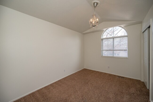 Building Photo - 8004 Old Barn Dr