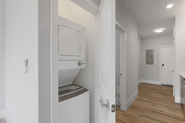 Building Photo - 1531 W Howard St