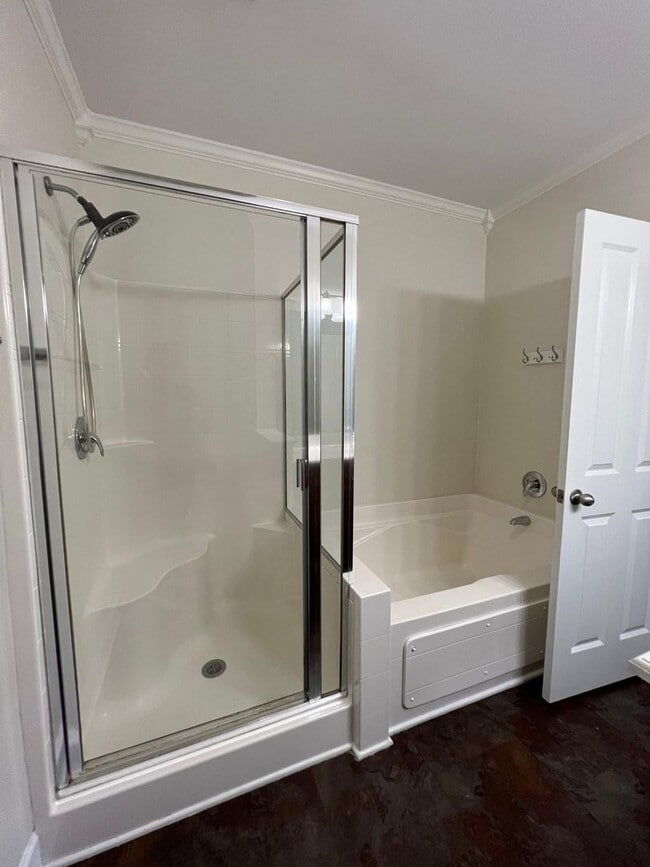 Building Photo - 2 bed 2 bath Lenox village condo