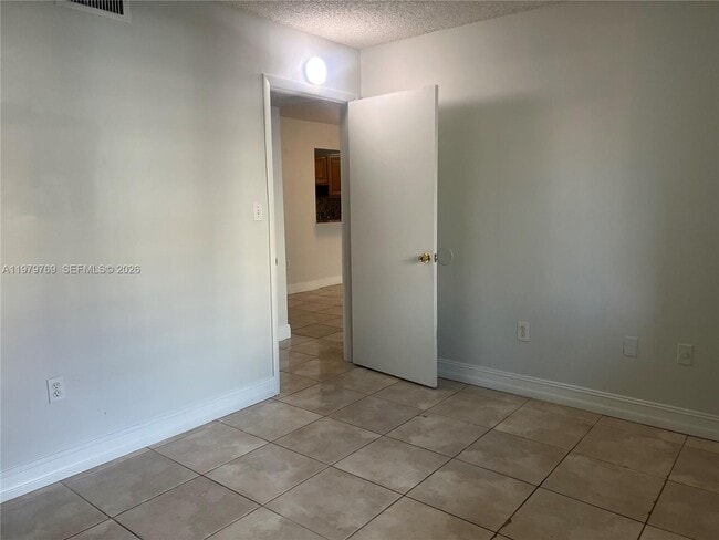 Building Photo - 6950 Miami Gardens Dr