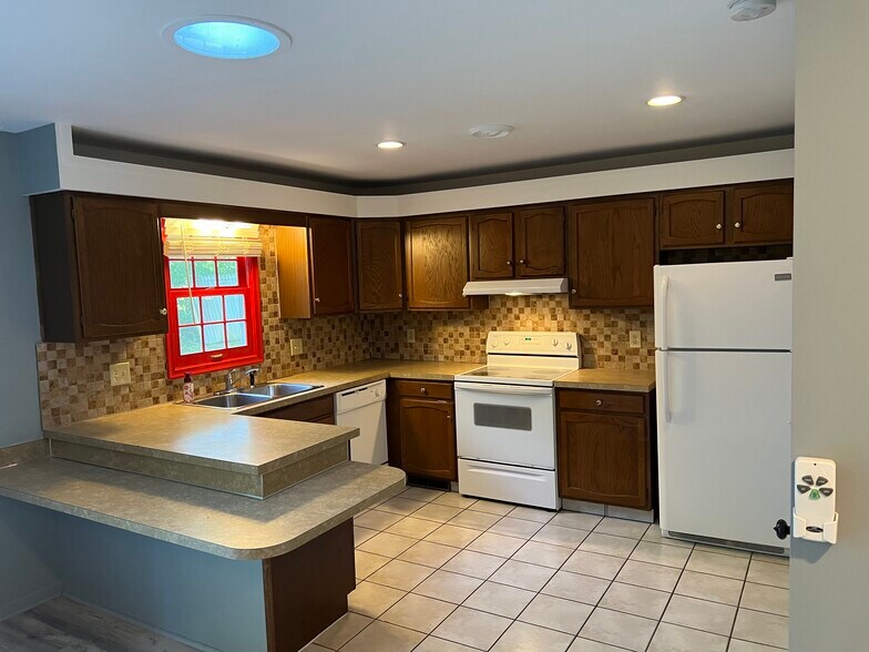 Building Photo - 9019 Saddle Horn Dr