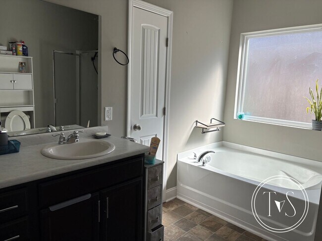 Building Photo - 244 Grayson Ave