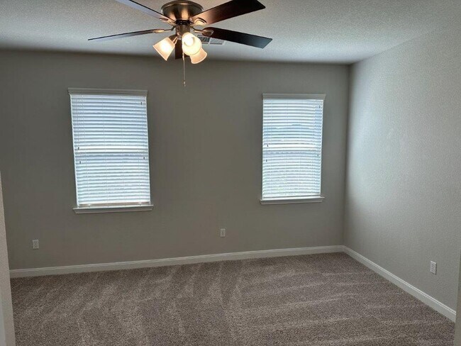 Building Photo - 16419 Lakewood Field Dr