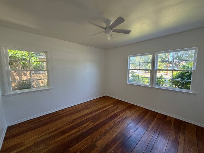 Building Photo - 13422 Oxnard St