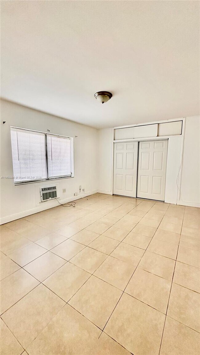 Building Photo - 1955 Normandy Dr