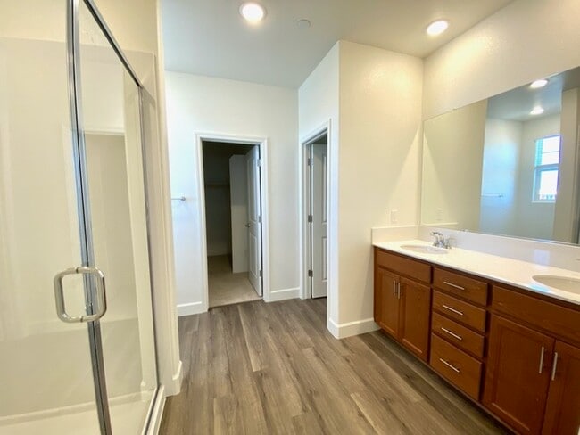 Building Photo - Brand new 4 bedroom solar home!