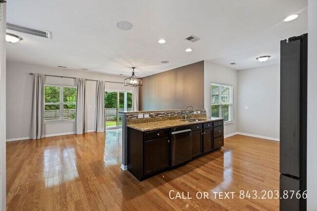 Building Photo - 158 Charlesfort Way