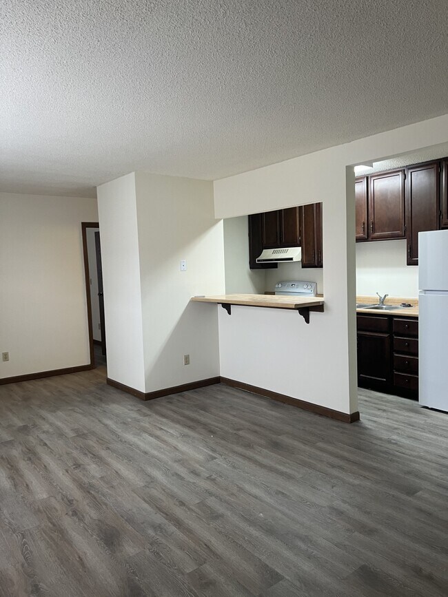 Building Photo - 1520 Main St