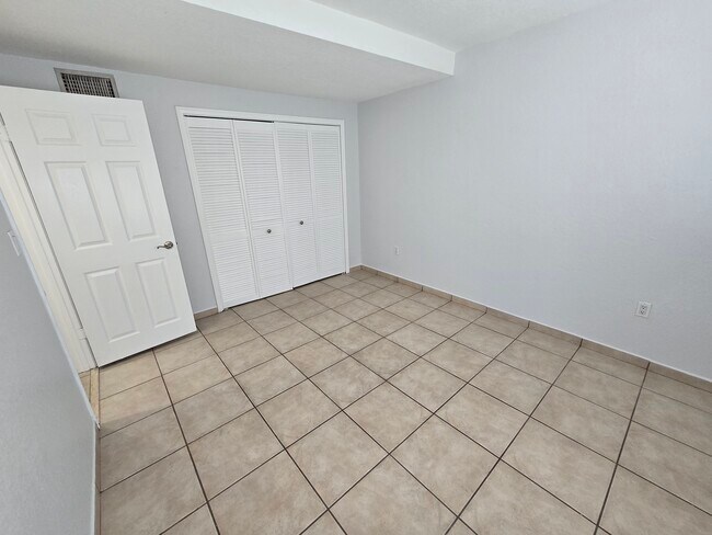 Building Photo - 2270 W 54th Pl