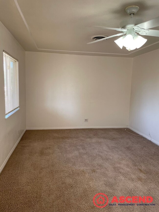 Building Photo - New Listing In Oildale!