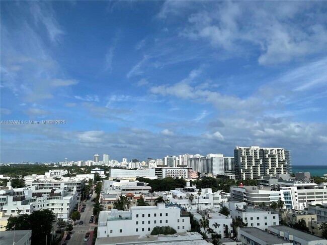Building Photo - 1881 Washington Ave