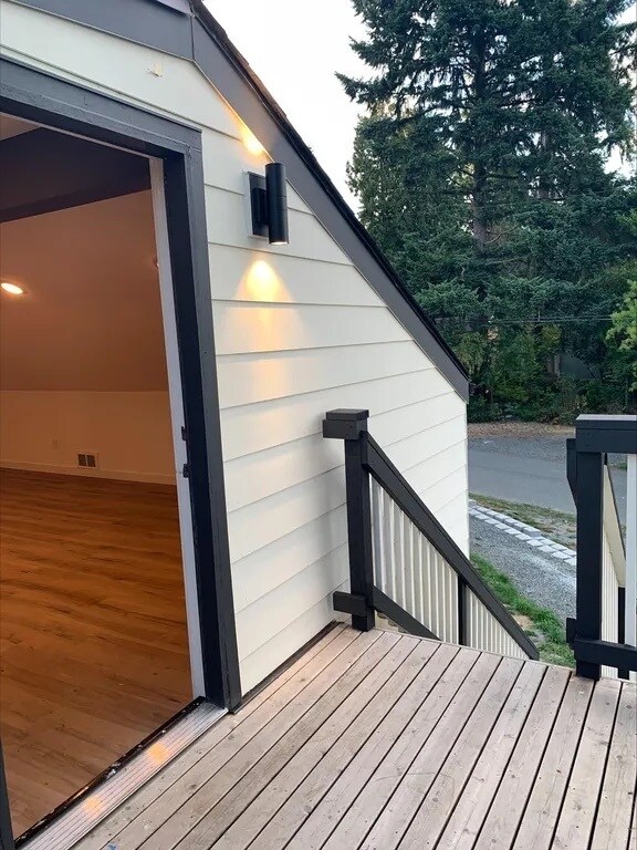 Building Photo - 2505 NE 140th St