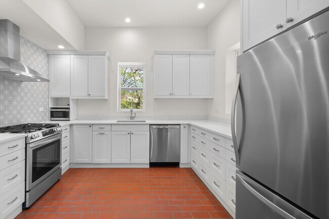 Building Photo - 1025 E 48th St