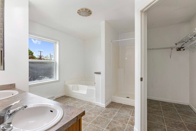 Building Photo - Elkton 2 story - Showing Sunday 9/7 3pm-3:...